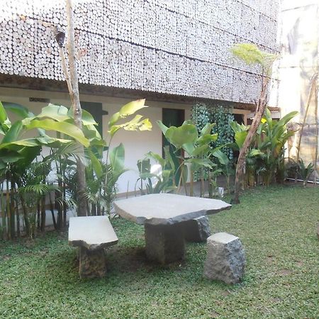 Flores Gallery Hotel Bandung Exterior foto