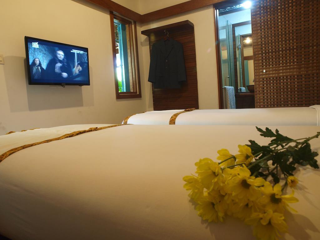Flores Gallery Hotel Bandung Zimmer foto