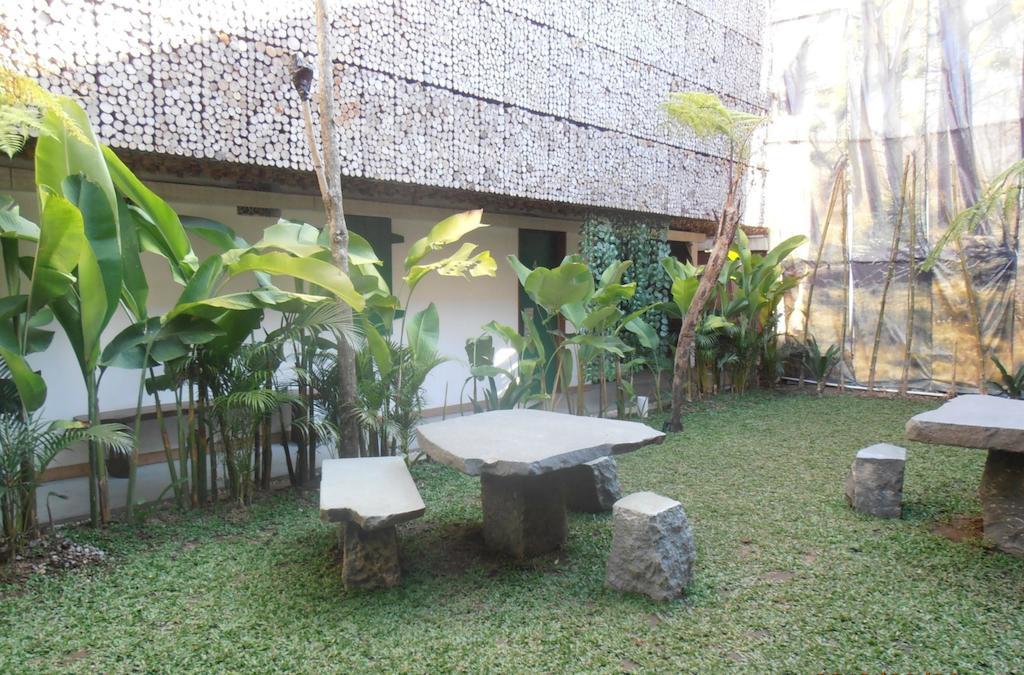 Flores Gallery Hotel Bandung Exterior foto